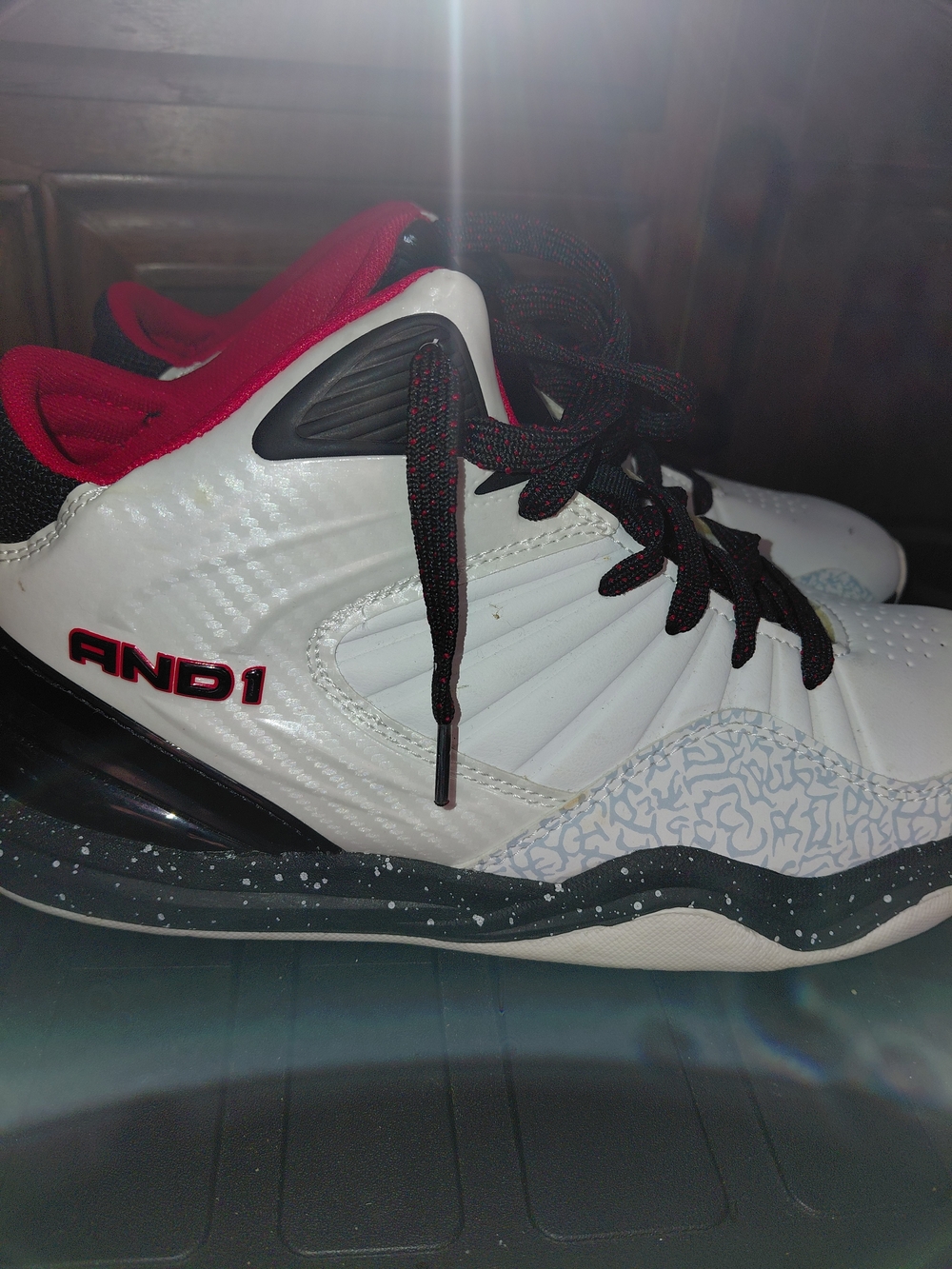 AND1 Men’s Basketball Shoes Size 9.5 White Black Red High Top Sneakers